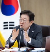 题：年轻人用本人的体例驱逐新年辞别2025年